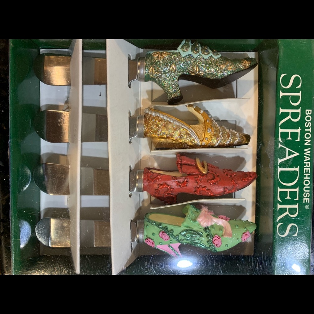 Spread knifes with cute shapes